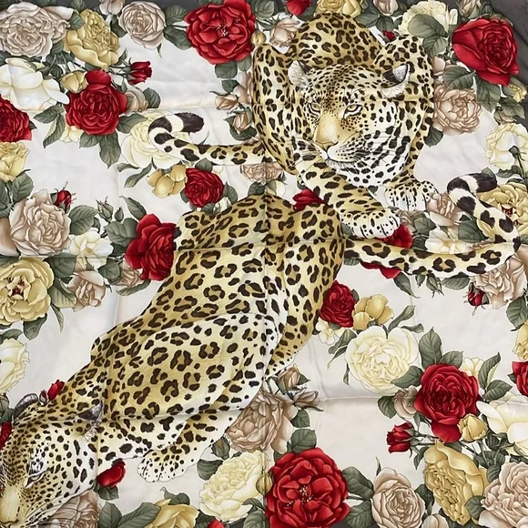 Salvatore Ferragamo silk scarf 33.75 inches X 33.75 inches - Picture 3 of 9